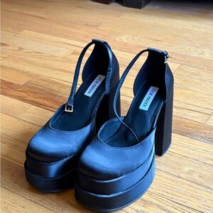 Steve Madden Black Satin Platform Heels size 8